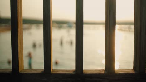 lake-vacations-beach-behind-the-fence