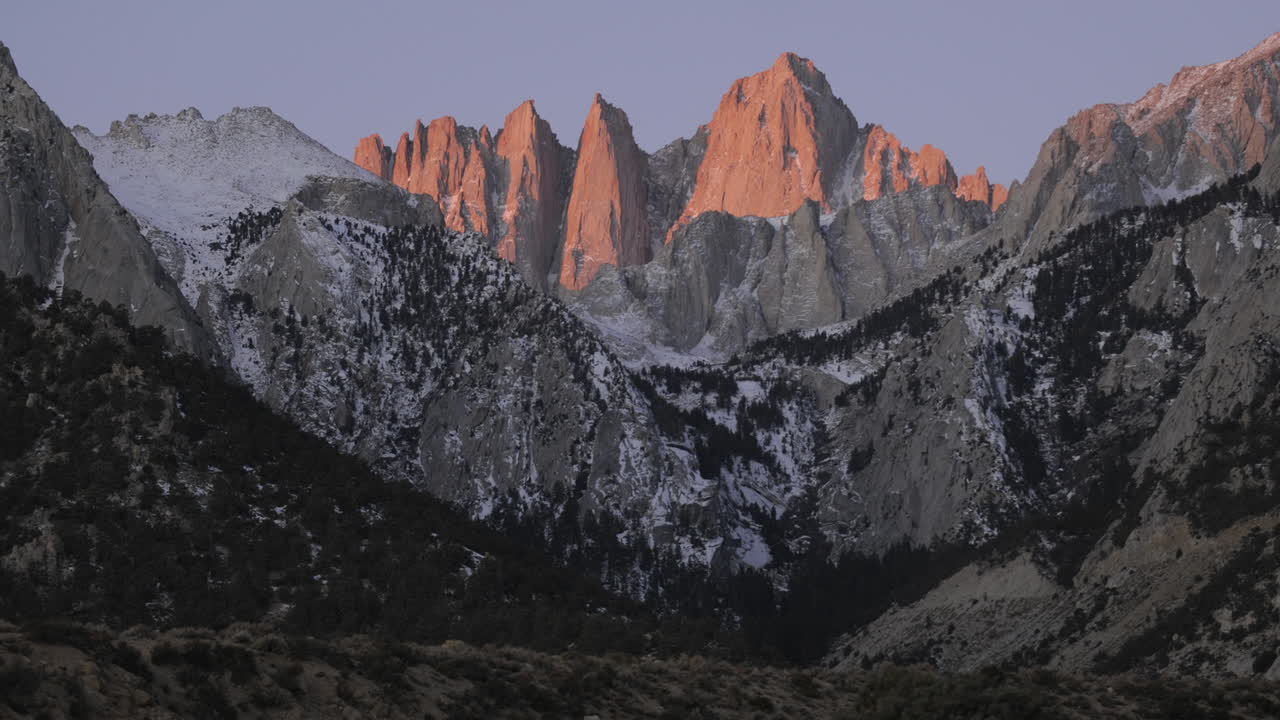 lapso de tempo do nascer do sol no monte whitney nas montanhas de sierra nevada perto de lone pine califórnia