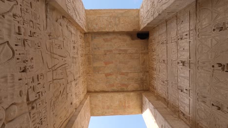 Ancient-Egyptian-arch-with-hieroglyphs-Medinet-Habu,-Luxor,-Egypt