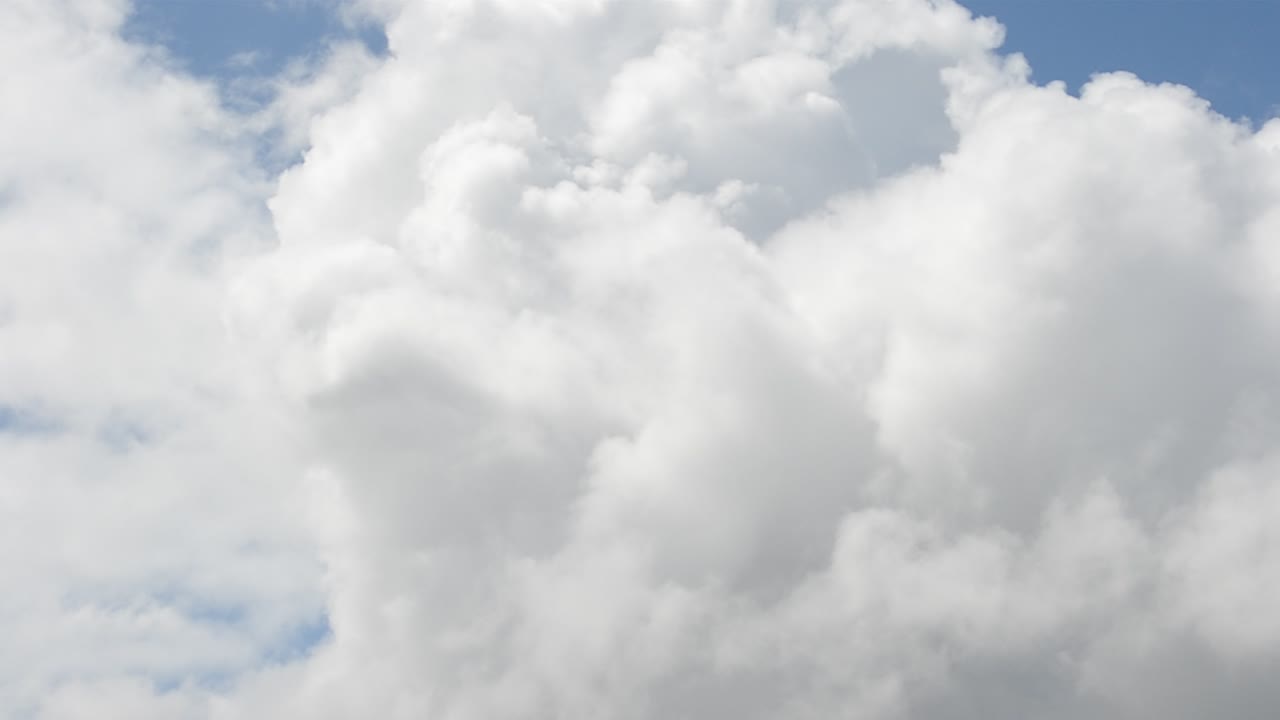 Langit biru dengan awan