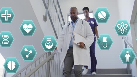 animación de iconos médicos sobre una mujer afroamericana y un médico corriendo por la escalera.