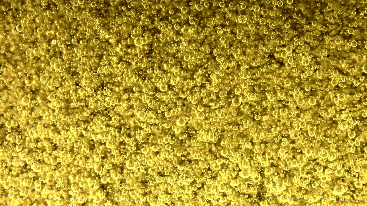 식물성 기름과 물의 혼합물에 있는 거품