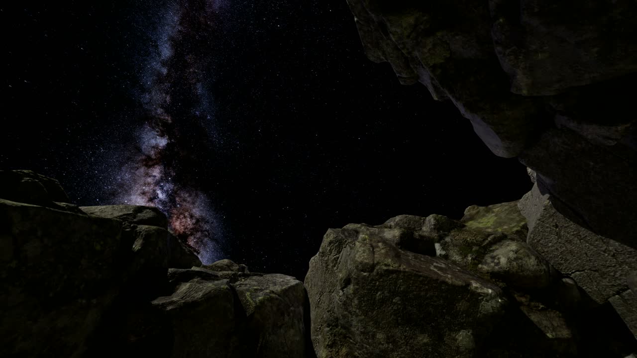 4k astrofotografía rastros de estrellas sobre las paredes del cañón de piedra arenisca.