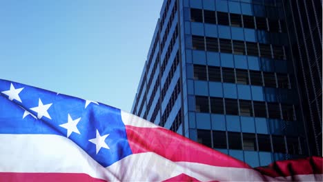 bandera estadounidense contra la ciudad