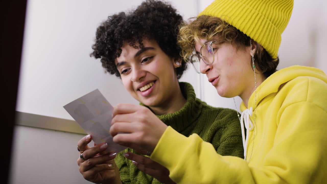 novias pasando tiempo juntas