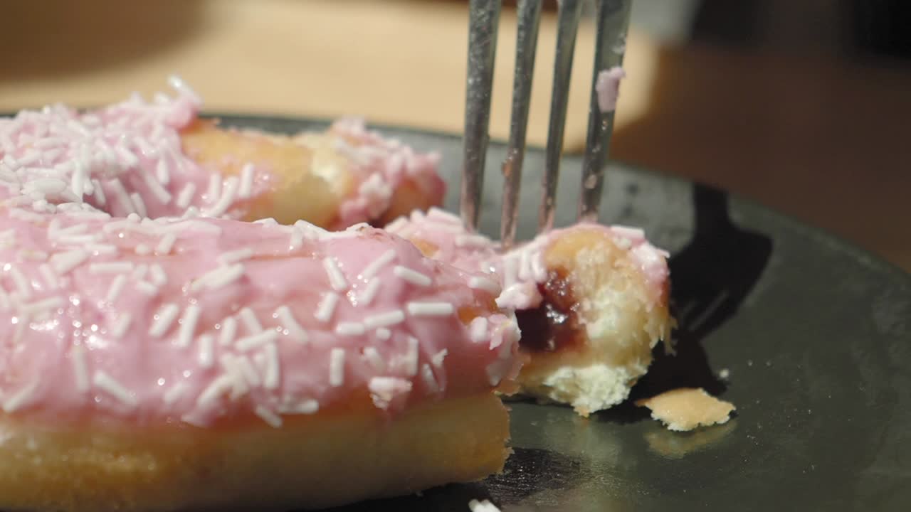 분홍색 글래시드 도과 스프링클