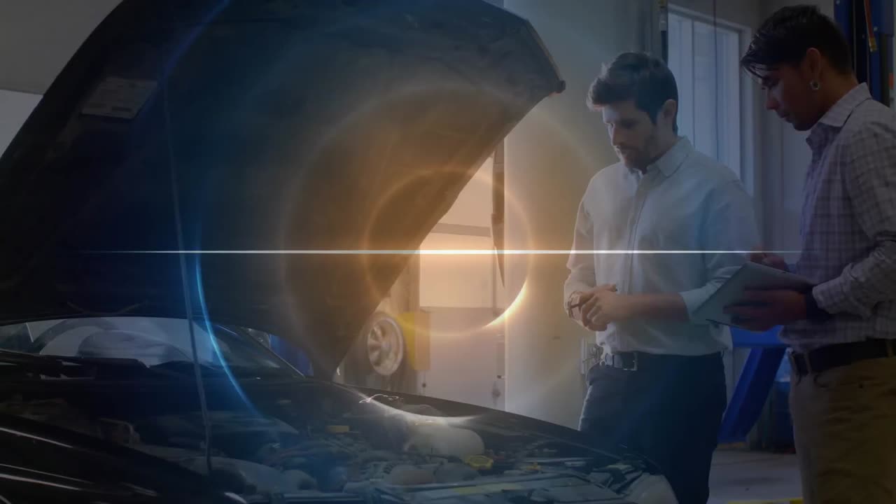 una red brillante de conexiones contra la sección media de un hombre de negocios y una mujer de negocios que se dan la mano