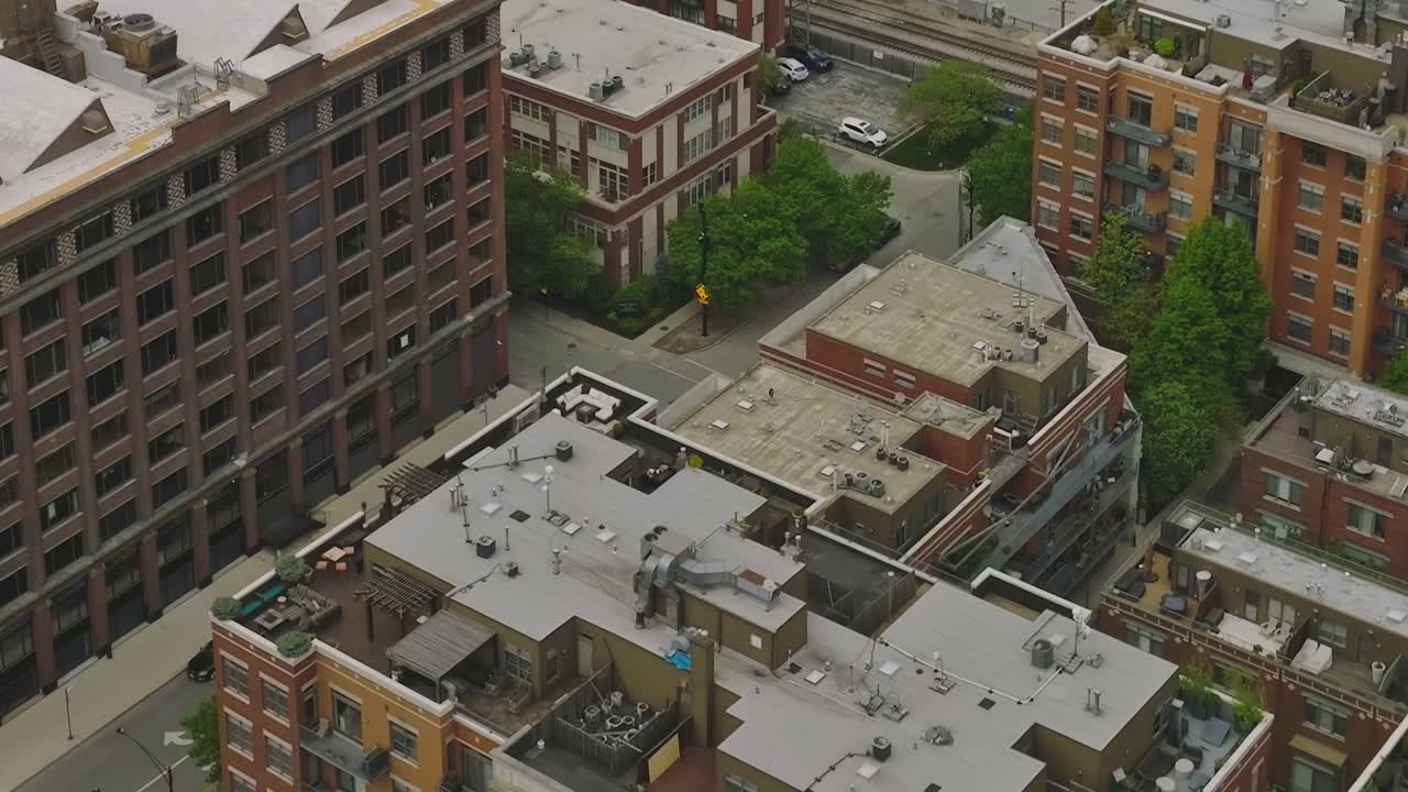 Fugleperspektiv af byens grønne områder og fortov i Chicago