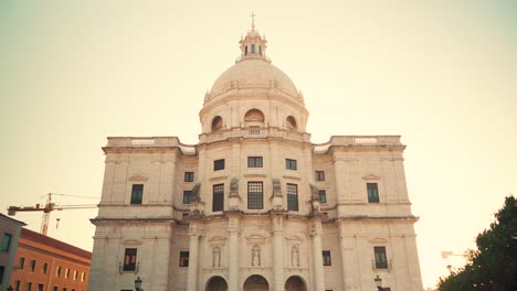 Lisboa-Antigua-Catedral-Panteón-Nacional-Toda-La-Fachada-Frontal-Al-Amanecer-4k