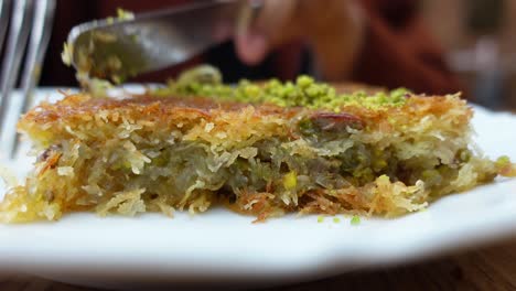 deliciosa baklava turca con pistachos
