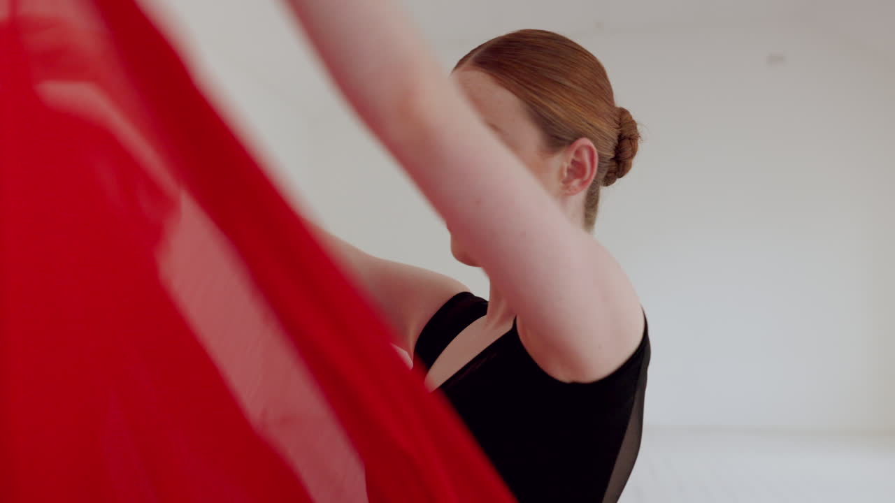 женское, балетное или танцевальное представление и ткань