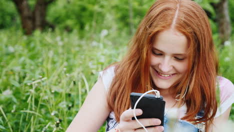 Smiling-Teenage-Girl-Using-The-Phone-1