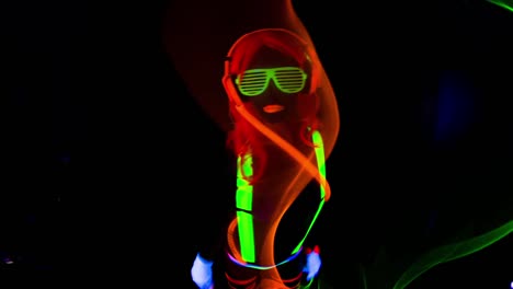 UV-Glowing-Woman-17