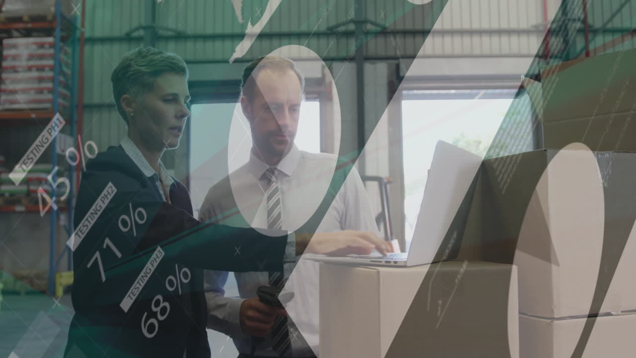 animación del procesamiento de datos financieros sobre diversos trabajadores en el almacén