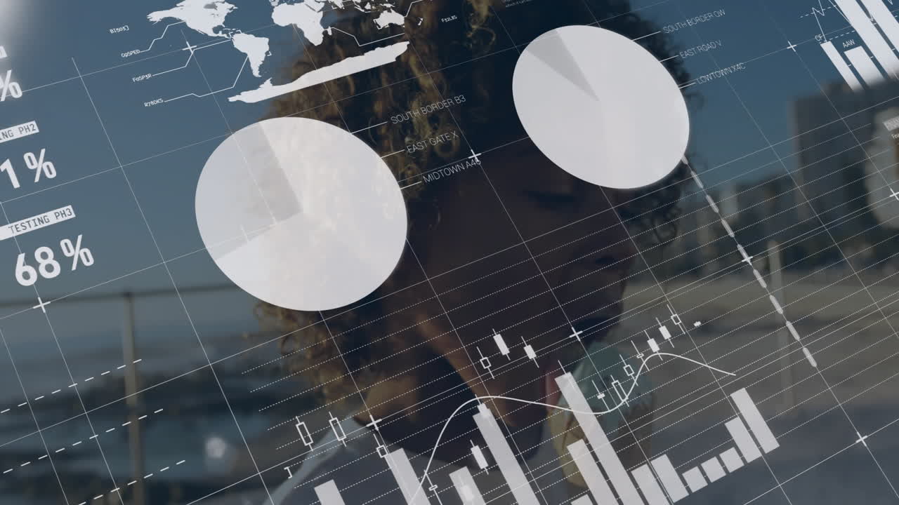 analizando datos al aire libre, mujer viendo gráficos y gráficos animados