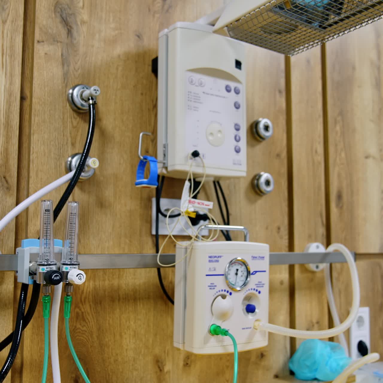 Special medical equipment for newborn babies. Apparatuses for resuscitation of babies in hospital ward