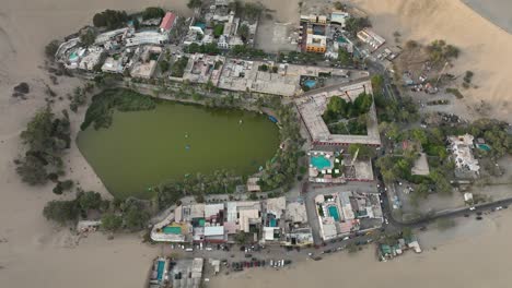 toma cenital de lapso de tiempo del resort único ica, huacachina