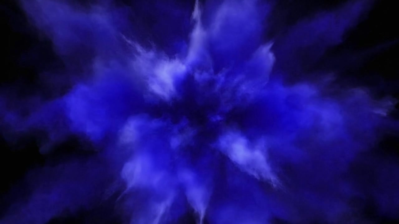 Esplosione di polvere blu su sfondo nero