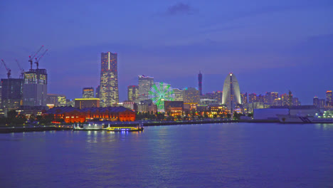 Hermoso-Edificio-De-Arquitectura-En-El-Horizonte-De-La-Ciudad-De-Yokohama-Japón