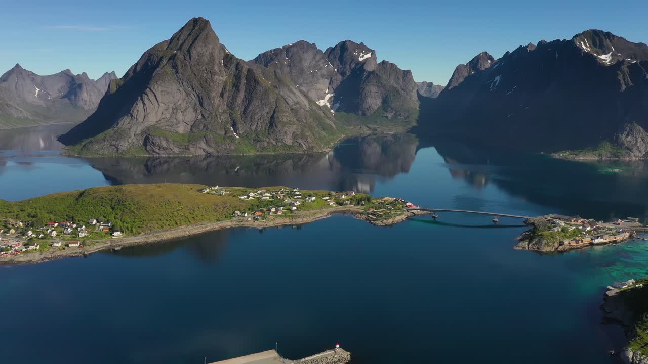 Reine Lofootit on saaristo Nordlandin läänissä, Norjassa