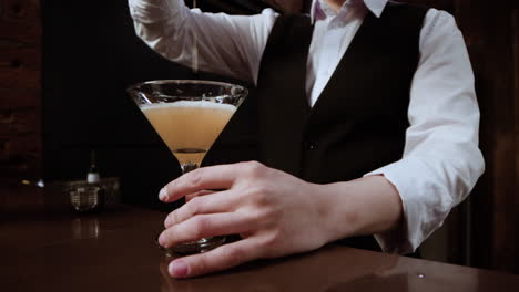 Bartender-preparing-cocktail