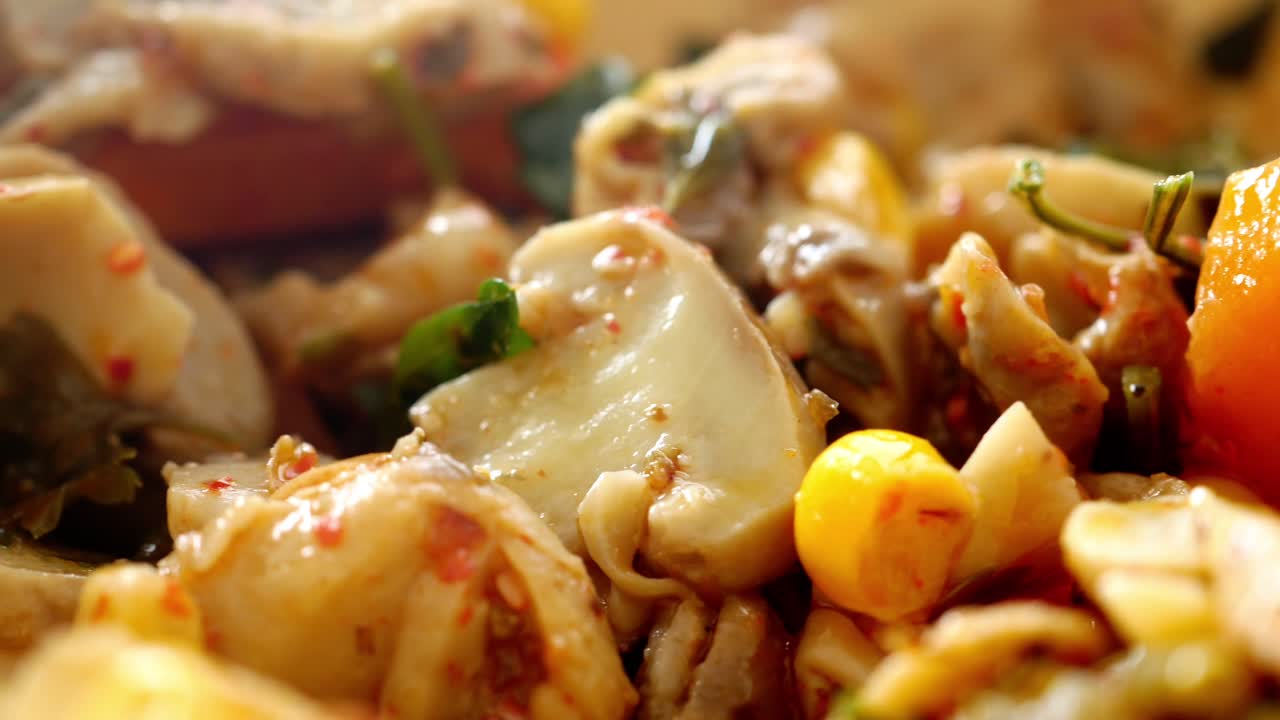 야채와 함께 매운 김 버섯의 클로즈업