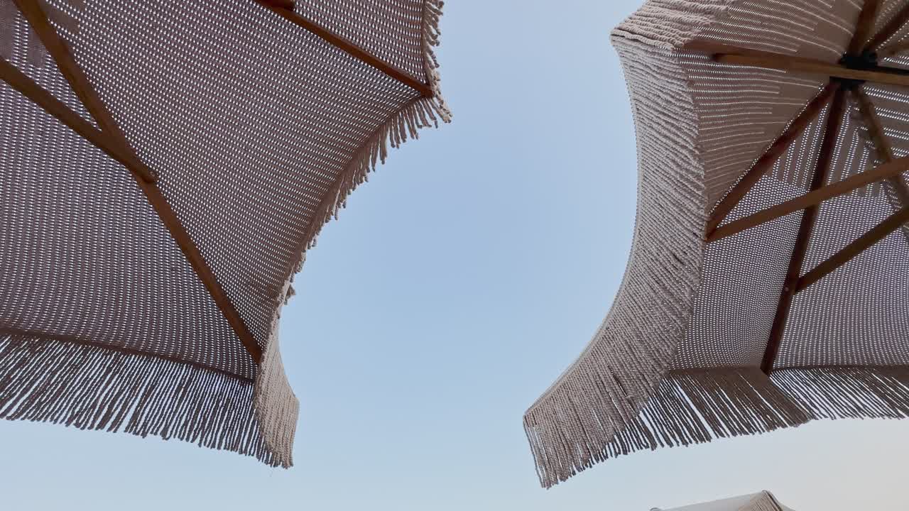 그리스 할키디키 반도의 청정 파란 발 해변