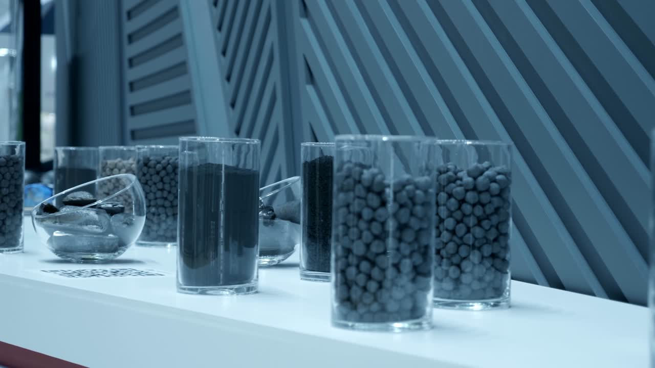 철광석 펠은 철 금속 생산의 반제품입니다.