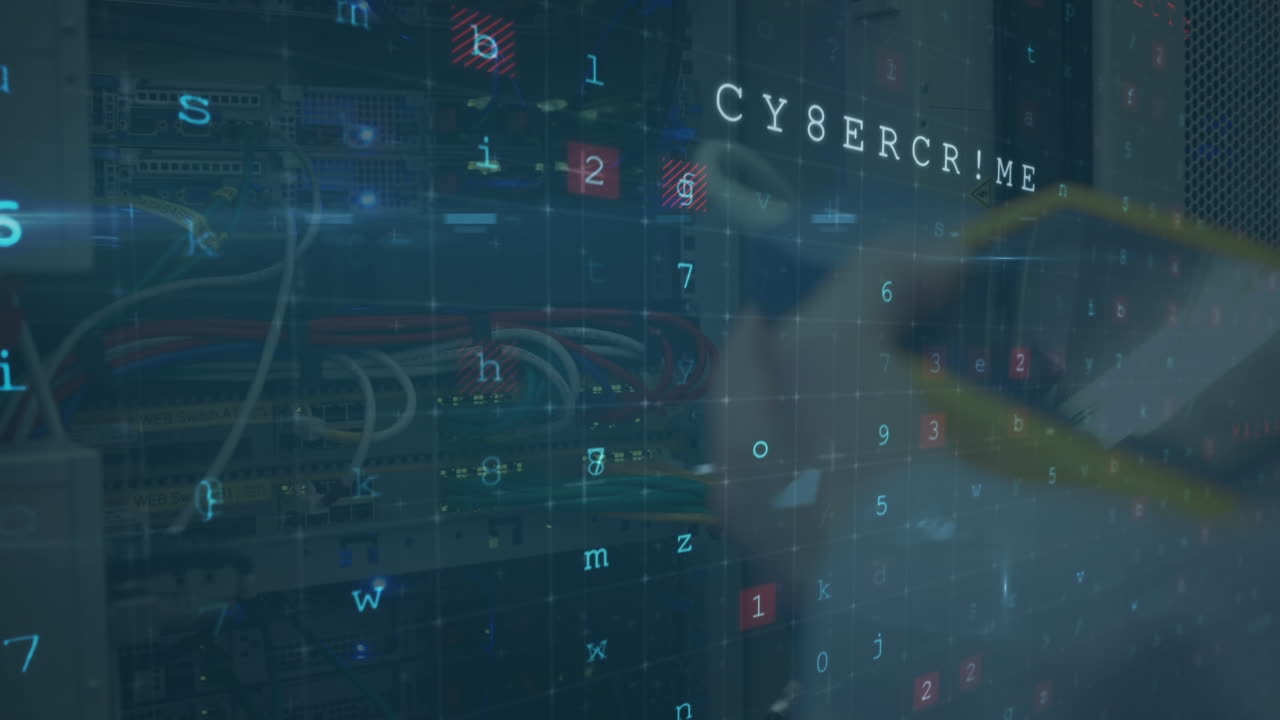 animación de ataque cibernético texto y procesamiento de datos sobre técnico informático masculino caucásico por servidor