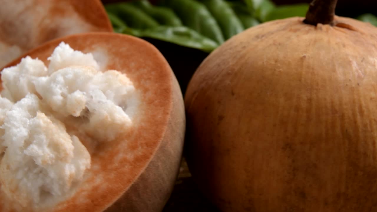 노란색 산톨은 태국의 열대 과일입니다.