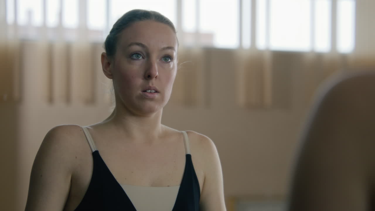 bailarina de ballet en el ensayo