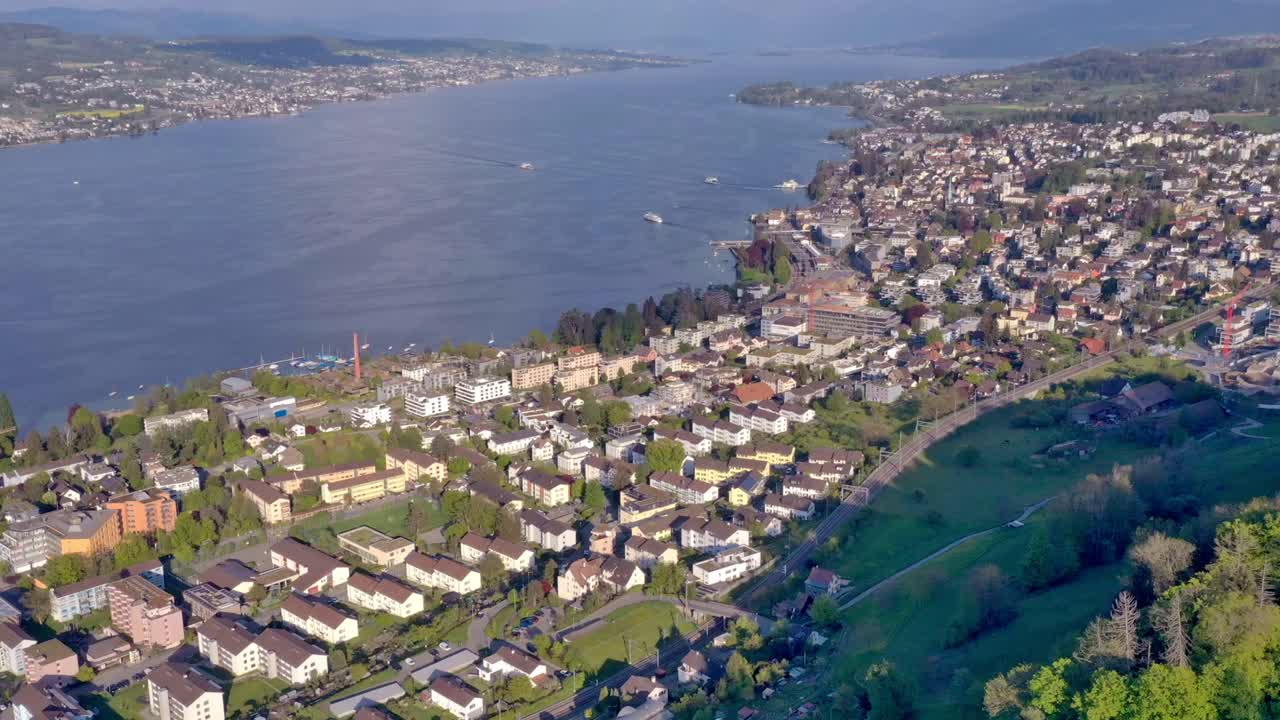 el lapso de tiempo sobre horgen en el lago de zúrich en suiza desde el aire