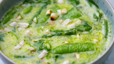 Tiro-De-Curry-Verde-Tailandés-En-Hd