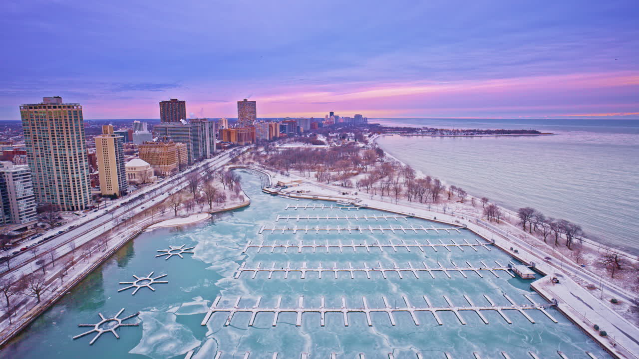 Prospettiva aerea dell'alba invernale del Loop a Chicago