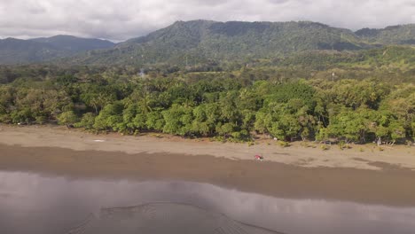 exuberante costa tropical de playa linda en la pintoresca costa del pacífico central de costa rica en centroamérica