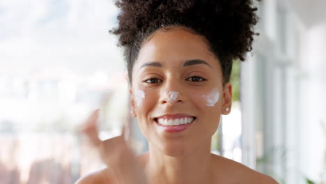 Mujer-Negra,-Crema-De-Belleza-Y-Cuidado-De-La-Piel-Natural