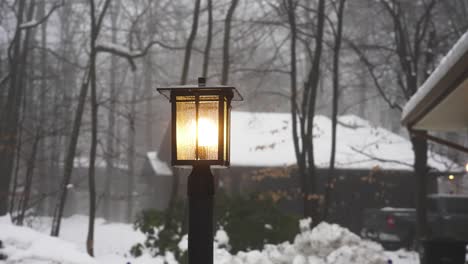 Langsame-Rotation-Um-Den-Lichtmast-Am-Frühen-Morgen