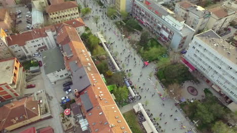 Vista-Aérea-De-La-Ciudad-Prístina-Panorámica,-Kosovo