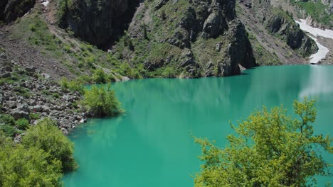 mountain lake of green and blue color urungach