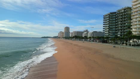 欣賞 platja d'aro 和 costa brava 的美麗景色,從上面可以看到我們的專家無人機飛行員