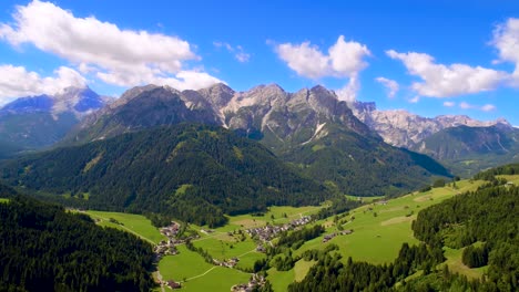 vista panorámica del hermoso paisaje de los alpes