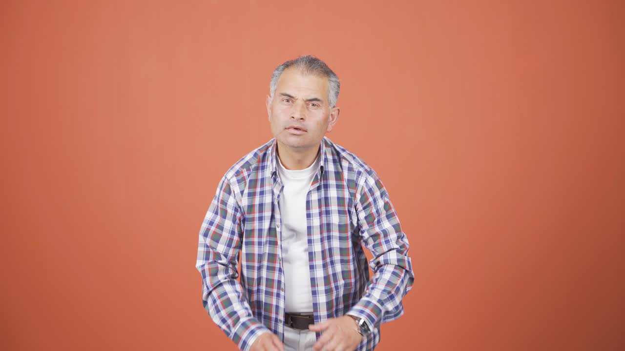 그가 들은 뉴스를 좋아하고 승인한 사람.