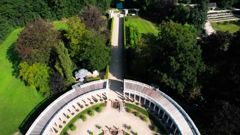 Fuente-De-Agua-En-El-Hermoso-Jardín-Barroco-Holandés-Del-Palacio-Het-Loo-En-Apeldoorn,-Países-Bajos