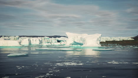 big-icebergs-near-Greenland-region