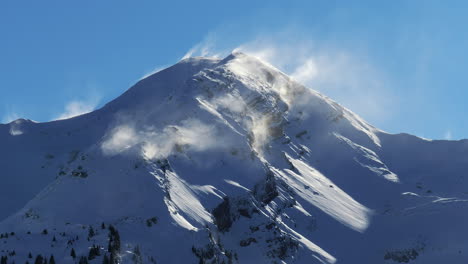 Frisches-Schneepulver-Bläst-Berggipfel-Im-Avoriaz-skigebiet,-Französische-Alpen-Ab