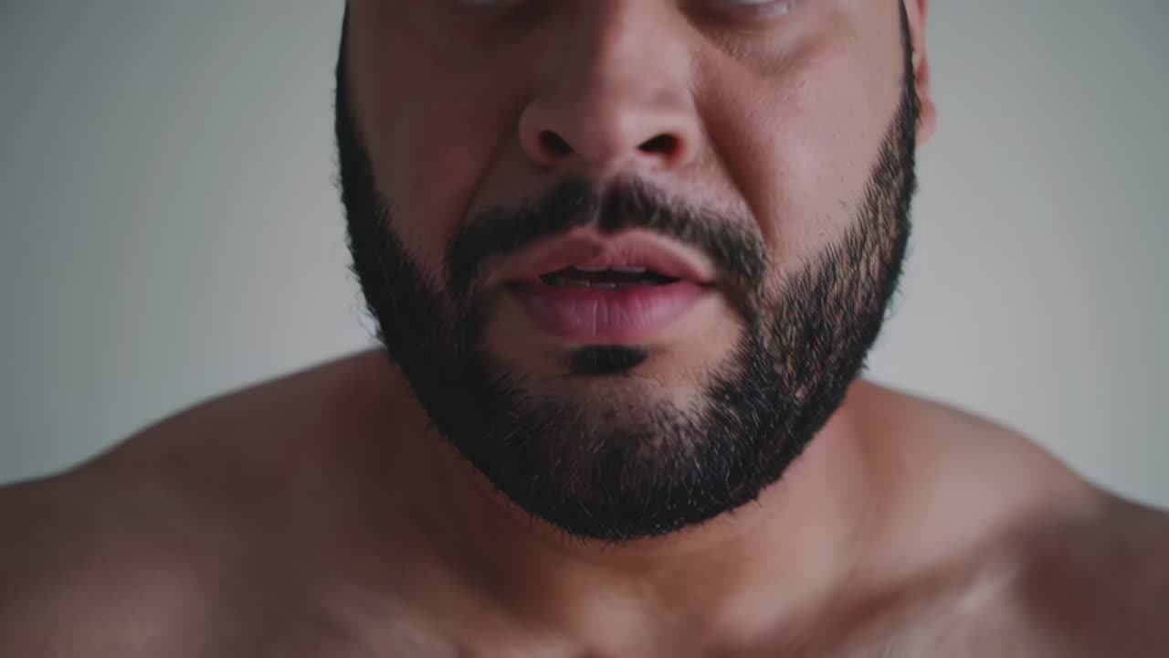 Uomo che soffre di disagio o dolore