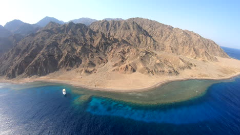 Drone-shot-for-the-coral-reef-and-the-mountains-of-the-Red-Sea-,-50-Frames-,4K-Quality