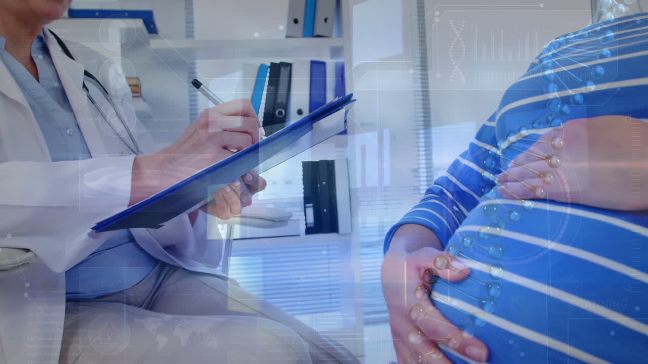 animación de adn y cuadrados sobre una doctora caucásica y una mujer embarazada