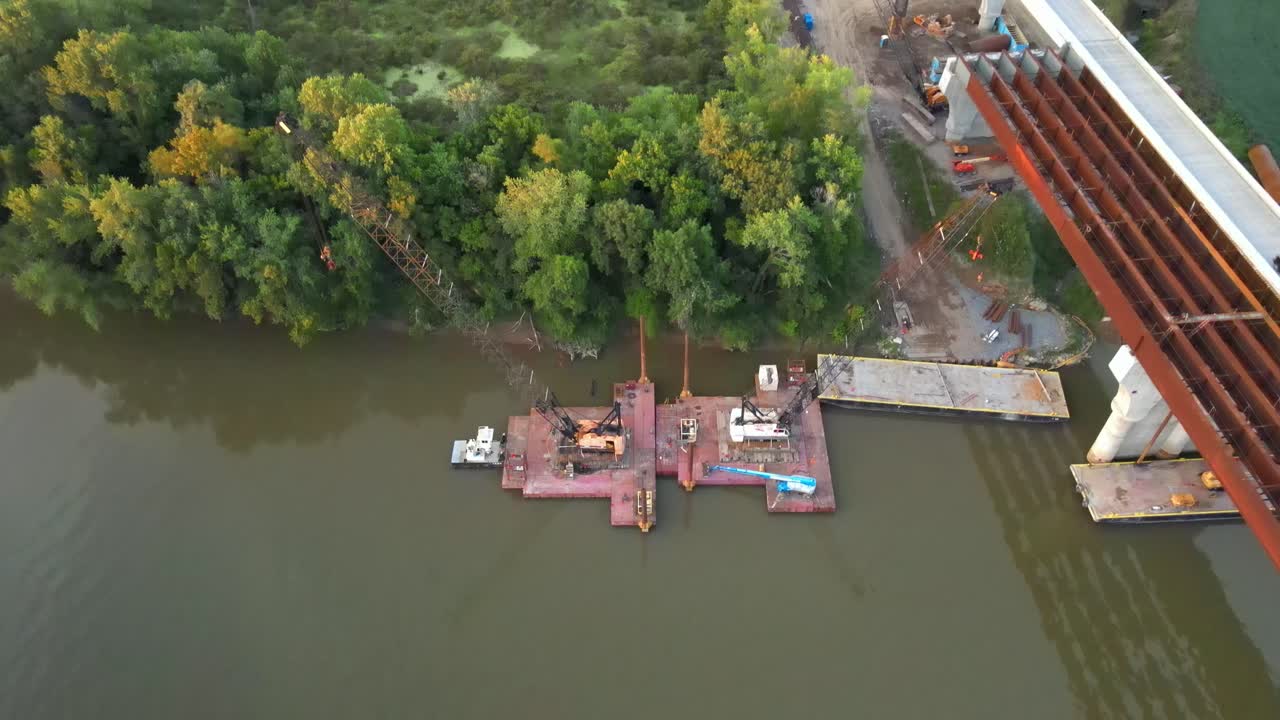 construcción de un puente sobre el río cumberland, tennesse, estados unidos
