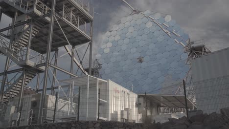 instalaciones del observatorio mágico en el observatorio roque de los muchachos en la palma, islas canarias, españa